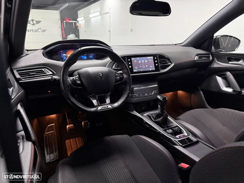 Peugeot 308 1.2 PureTech GT Line - 18