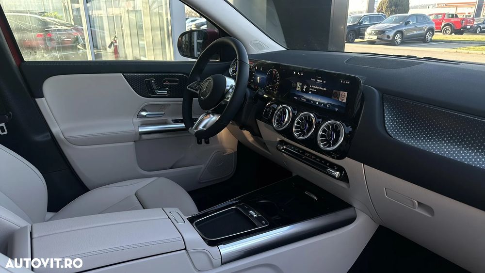 Mercedes-Benz GLA - 12