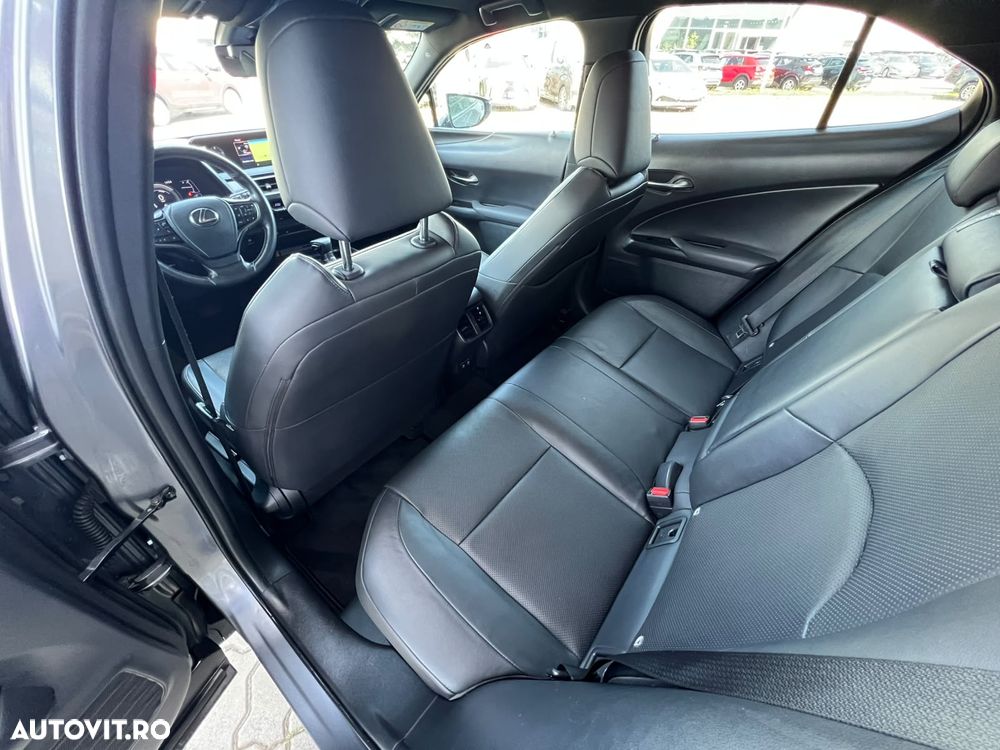 Lexus UX 250h (E-FOUR) Executive Line - 17