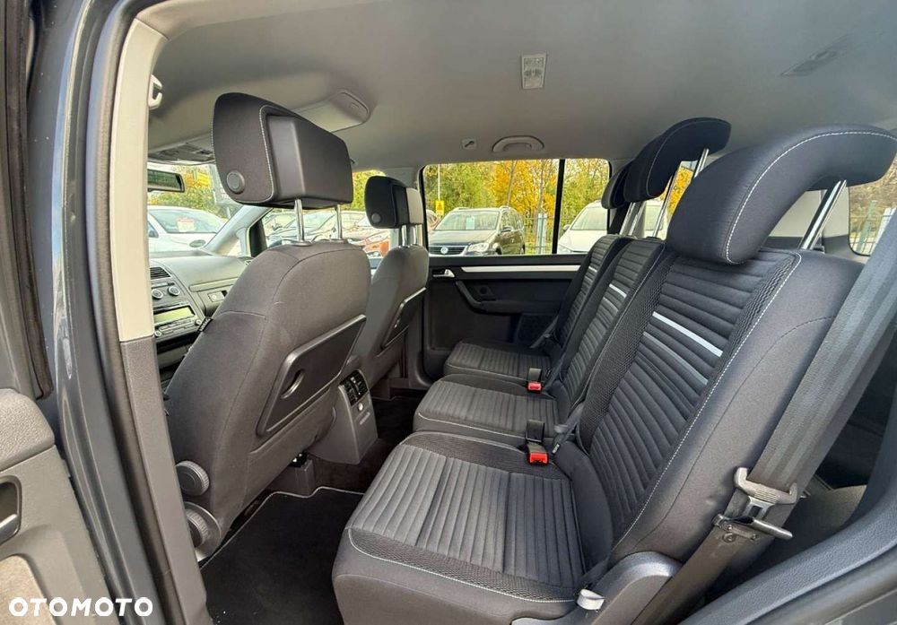 Volkswagen Touran - 25