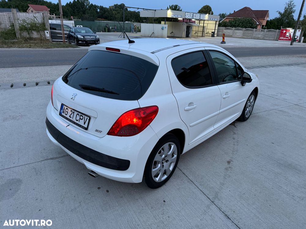 Peugeot 207 1.6HDI Feline - 25