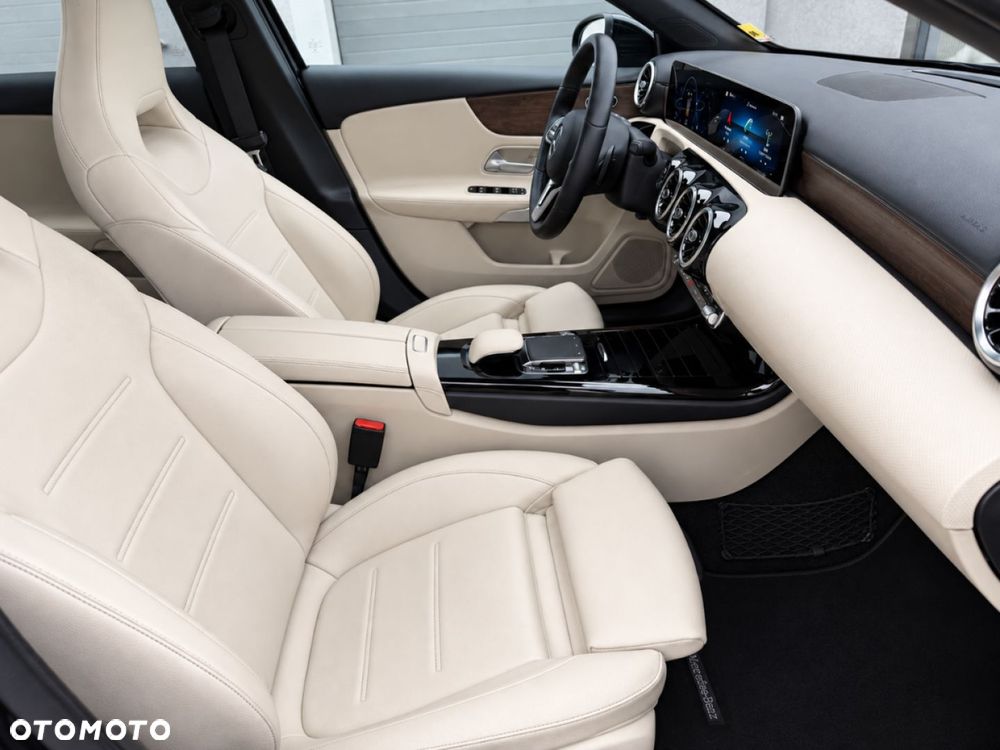 Mercedes-Benz Klasa A 200 Style 7G-DCT - 29