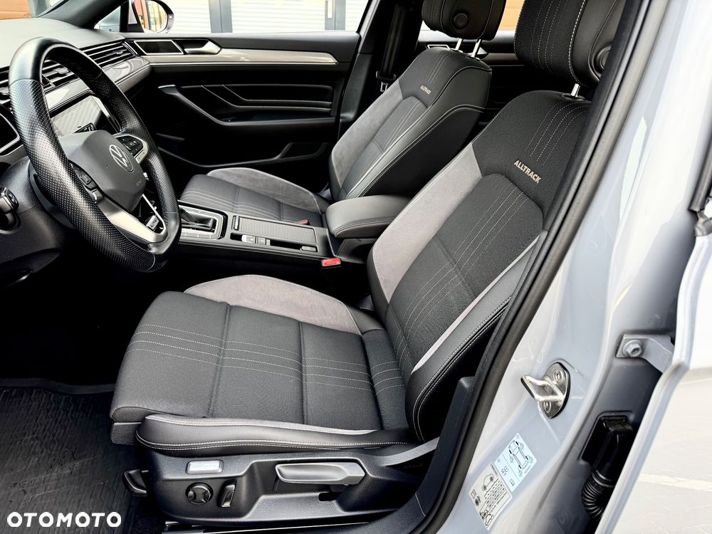Volkswagen Passat Alltrack 2.0 TDI SCR DSG 4Motion - 25