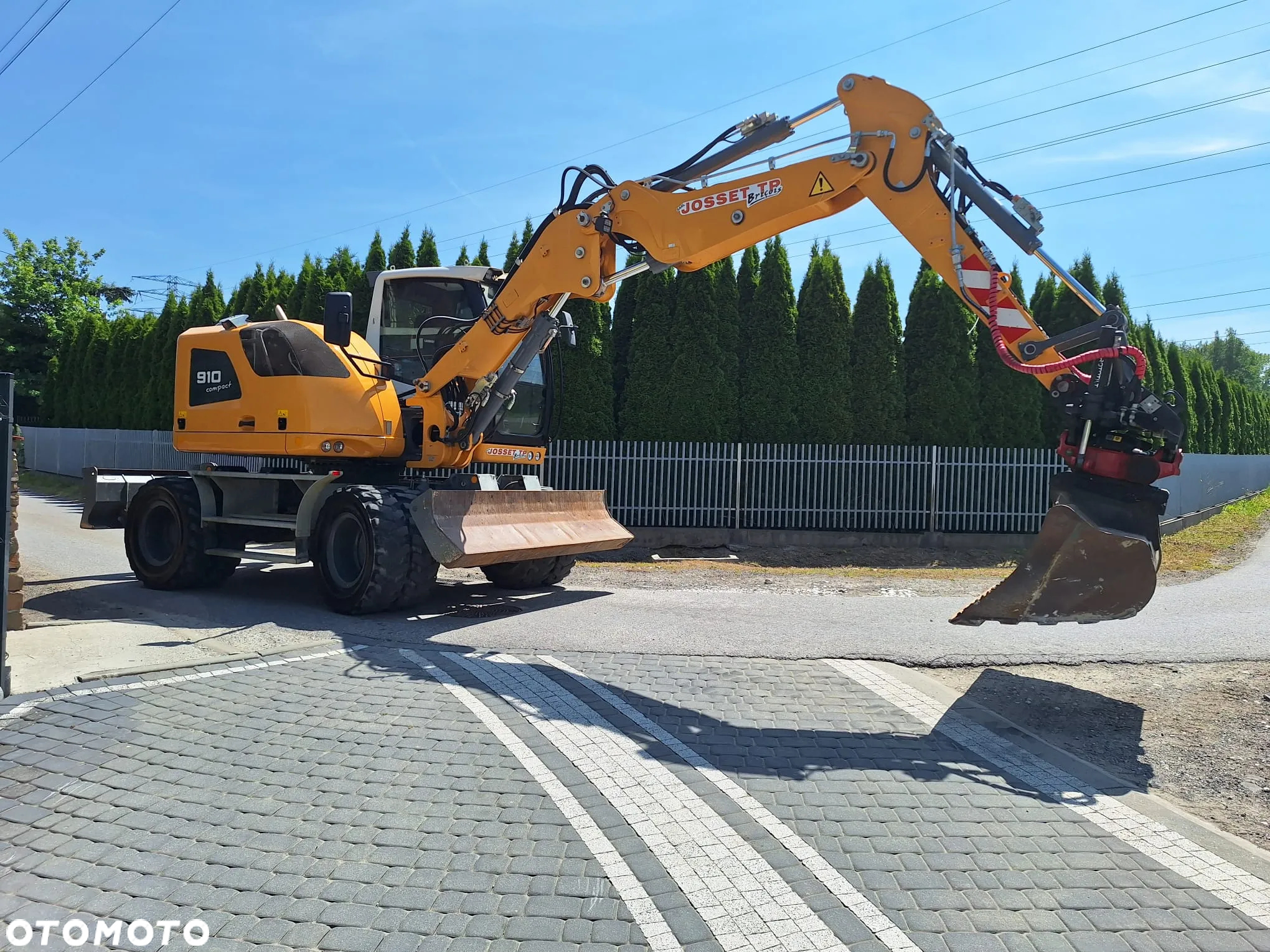 Liebherr A910 - 16