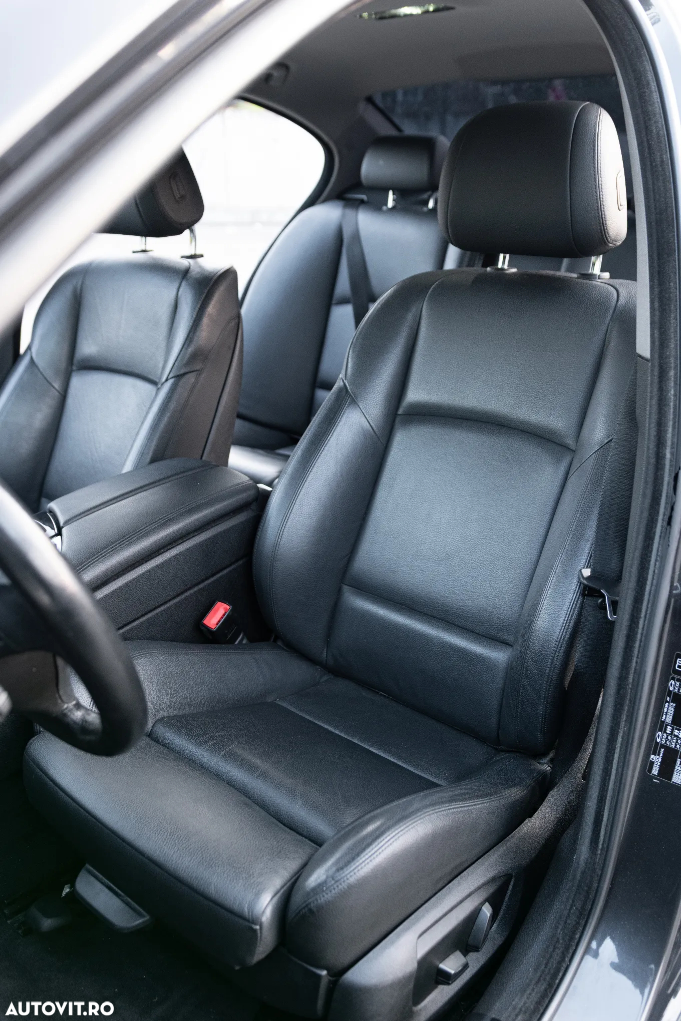 BMW Seria 5 520d Aut. Sport Line - 32