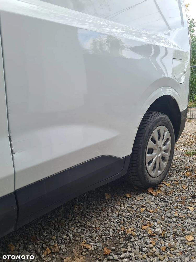 Ford Transit Courier - 23