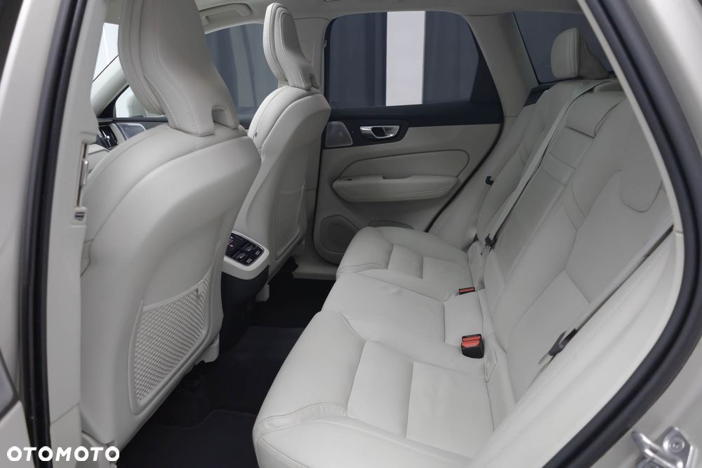 Volvo XC 60 B4 D AWD Geartronic Inscription - 32