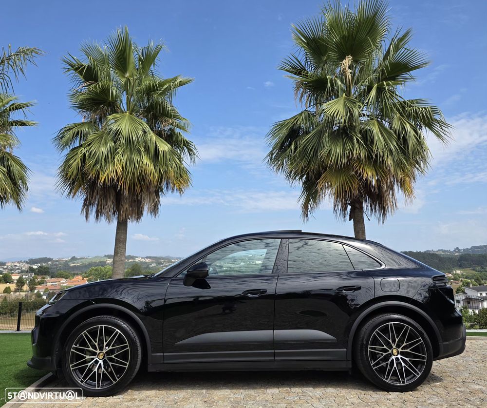 Porsche Macan Electric 4 - 6