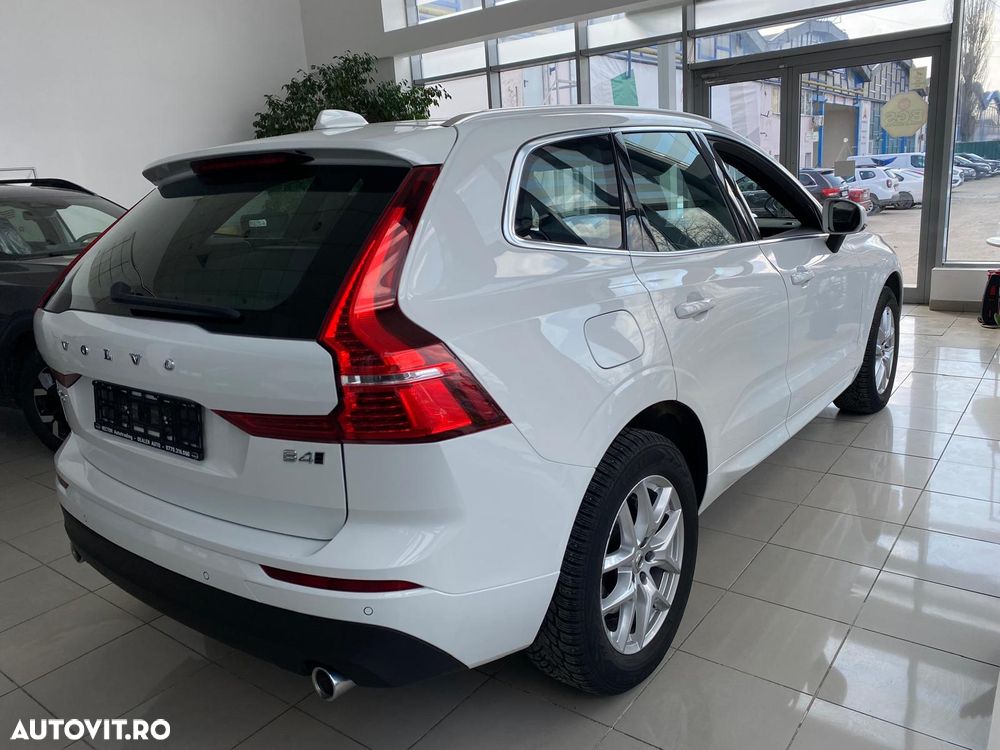 Volvo XC 60 B4 MHEV AT8 AWD Momentum Pro - 6