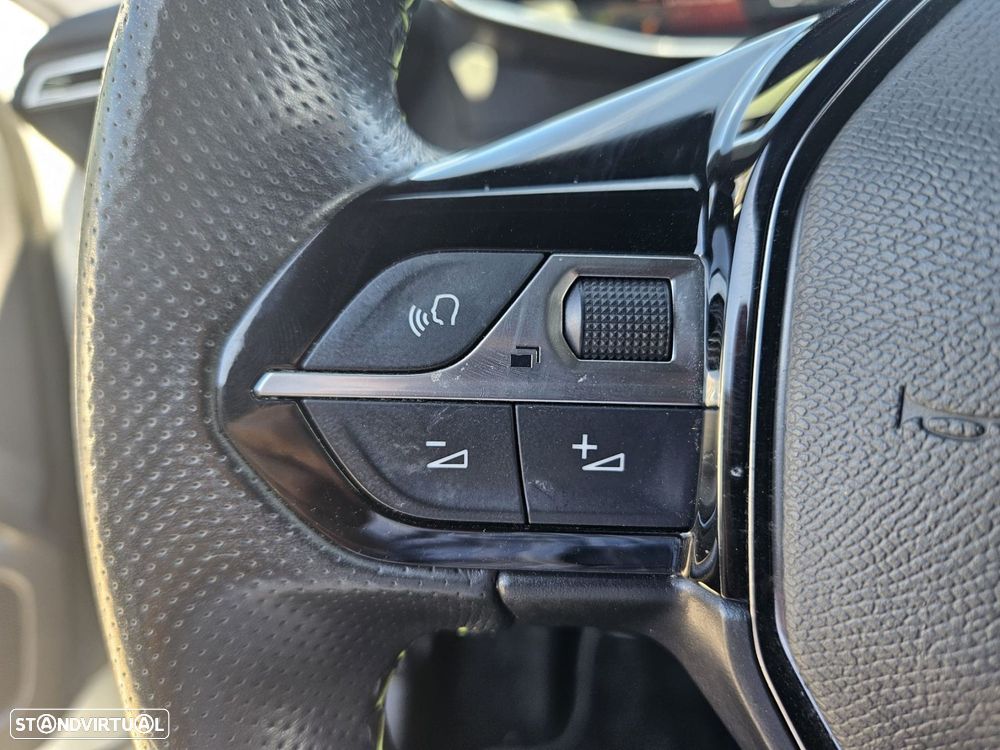 Peugeot 2008 1.2 PureTech GT - 39