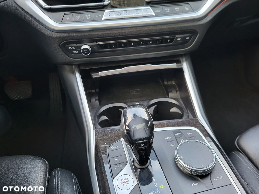 BMW Seria 3 330i Sport Line - 30