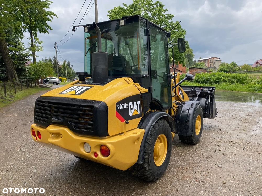 Caterpillar CAT 907H2, 2014 ROK, 6000 MTH, ŁYŻKA OTWIERANA + WIDŁY, z NIEMIEC, SUPER STAN, - 4