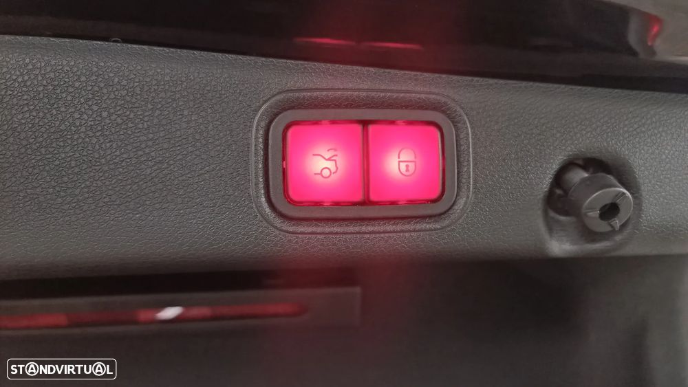 Mercedes-Benz E 220 d AMG designo - 26