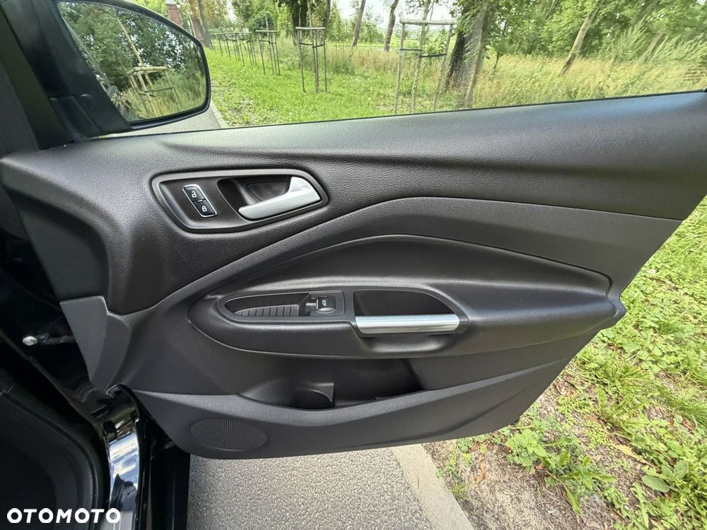 Ford Kuga - 32