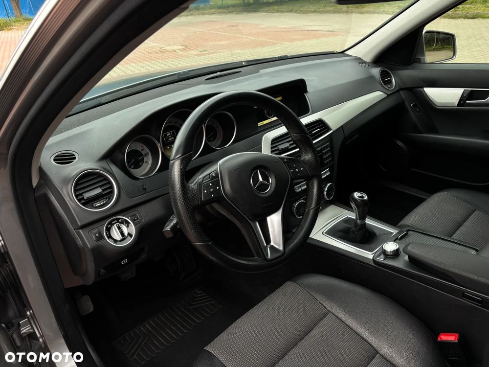 Mercedes-Benz Klasa C 180 CGI BlueEff Avantgarde - 12