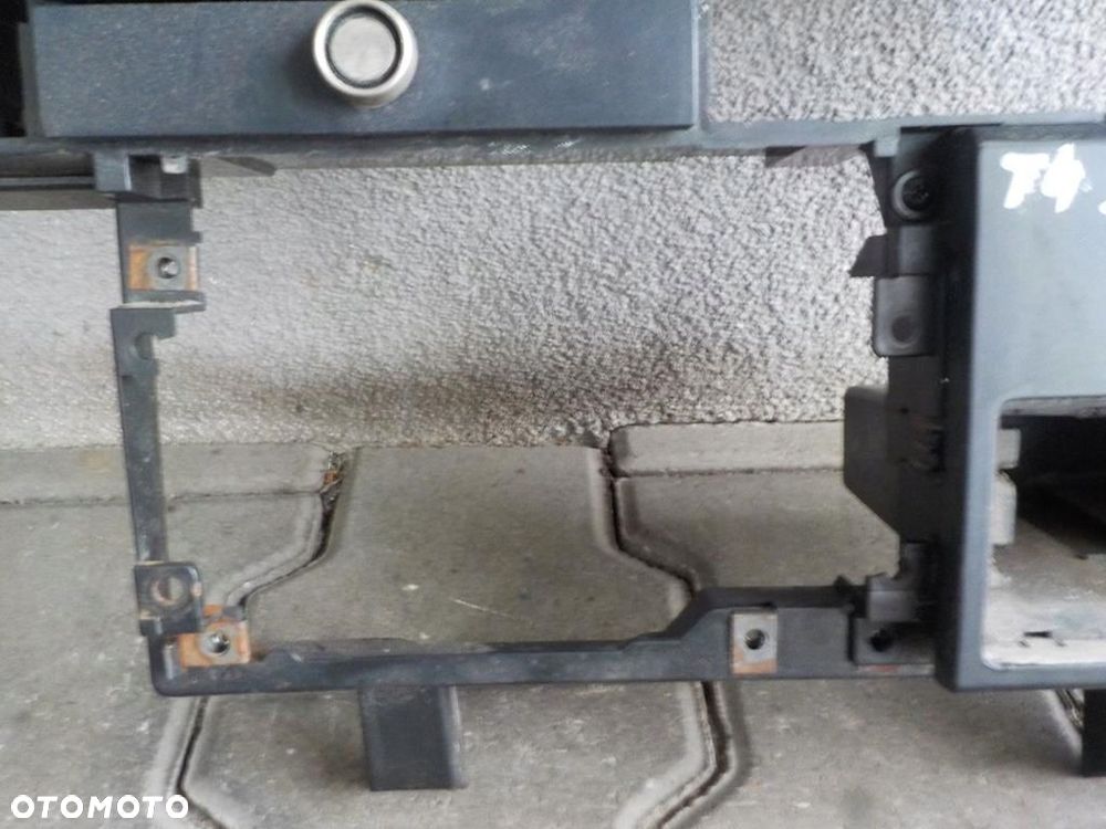 VW T4 96-98 PLASTIK DESKI KONSOLA ŚRODKOWA - 2