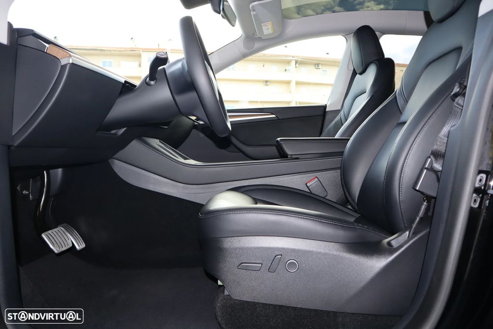 Tesla Model Y Performance Dual Motor AWD - 14