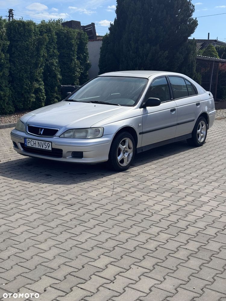 Honda Accord 1.8i LS - 1