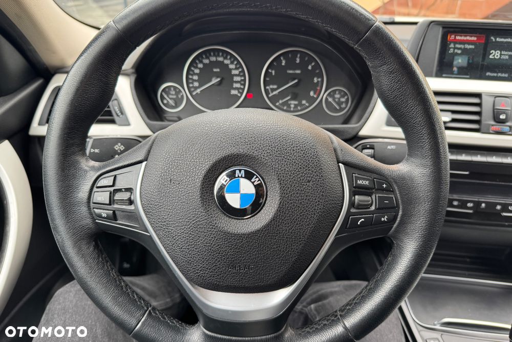 BMW Seria 3 318d Sport Line - 12