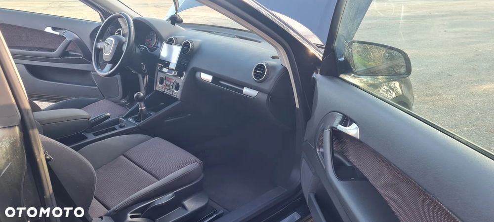 Audi A3 3-drzwiowe 1.6 Ambition - 19
