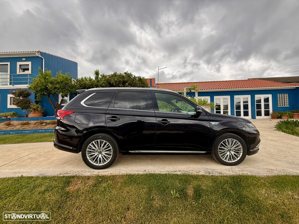 Mitsubishi Outlander - 1