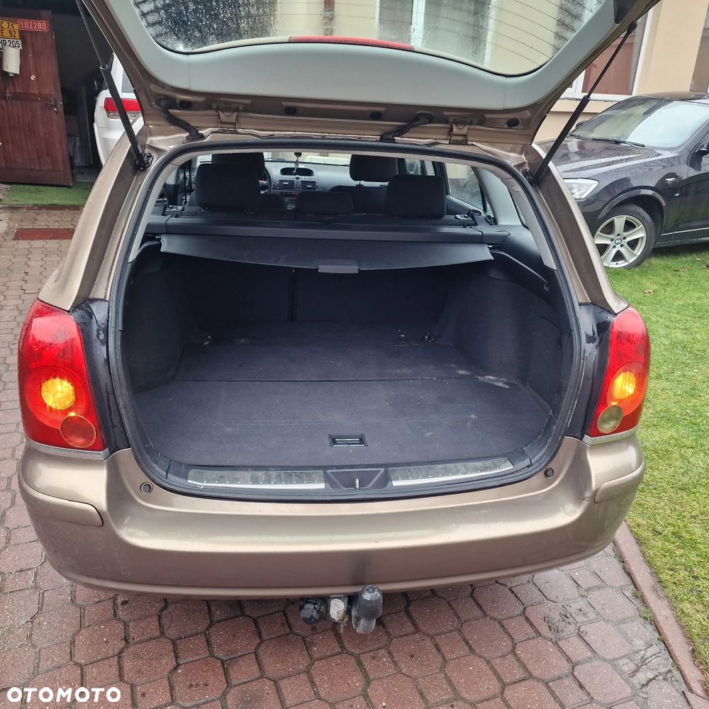Toyota Avensis 2.0 VVT-i Combi Sol - 9