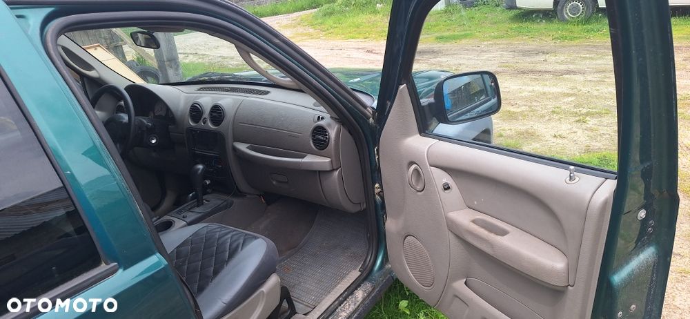 Jeep Liberty - 2
