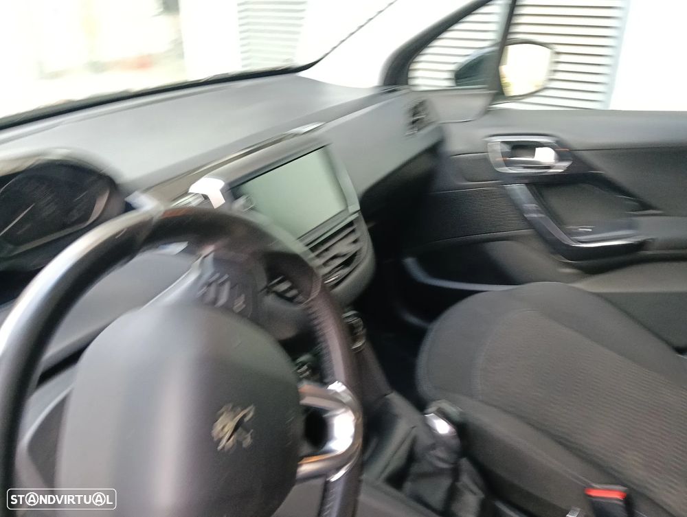 Peugeot 208 1.2 PureTech Style - 12