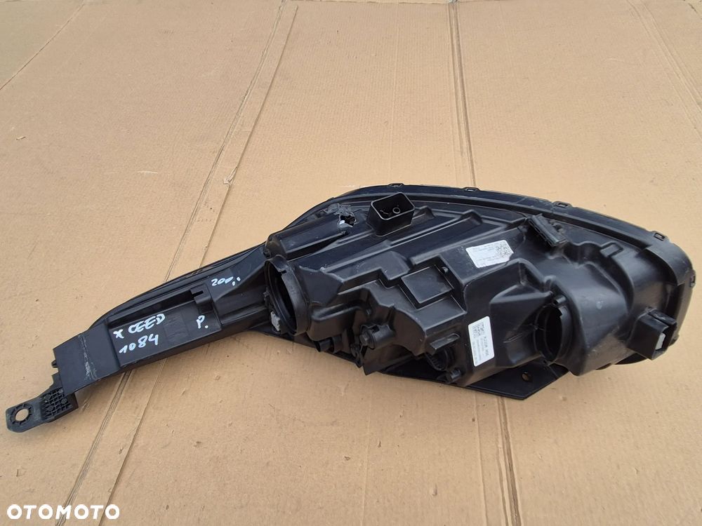 KIA X Ceed 2019-2022 reflektor prawy.Na puszkę.Full LED.EU - 10