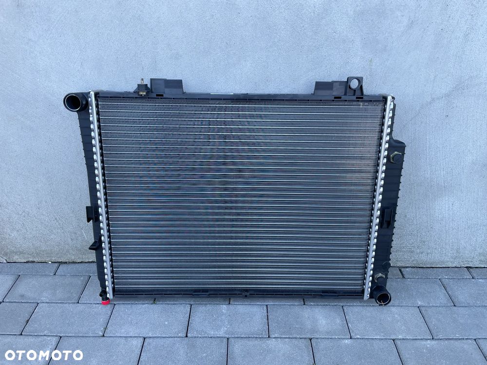 CHŁODNICA WODY MERCEDES E-KLASA W210  1995-1999 - NOWA ORYGINALNA - 1