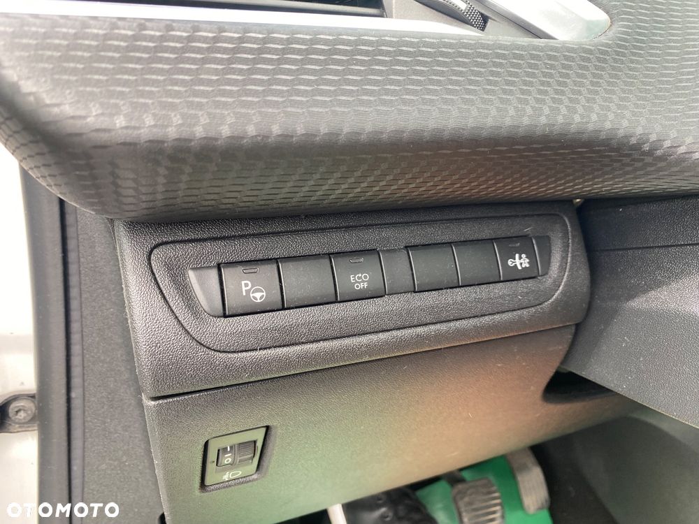 Peugeot 208 PureTech 82 Start & Stop Allure - 16