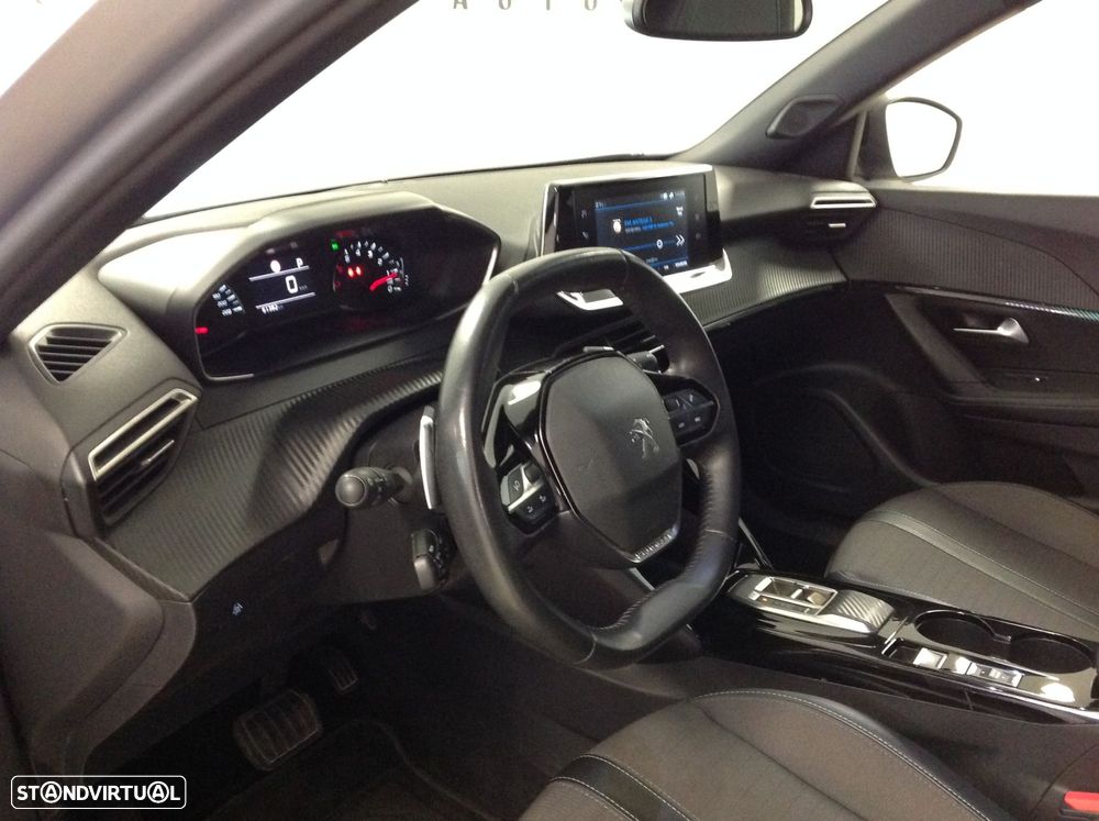 Peugeot 2008 1.2 PureTech Allure EAT8 - 12