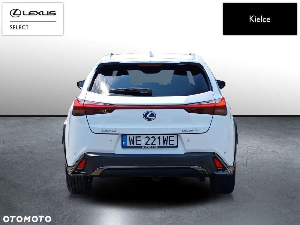 Lexus UX - 5