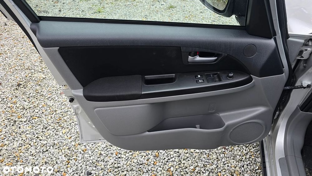 Suzuki SX4 1.6 Comfort - 17