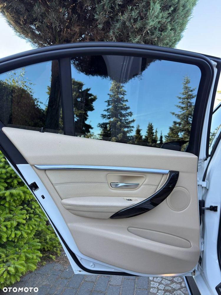 BMW Seria 3 328i - 21