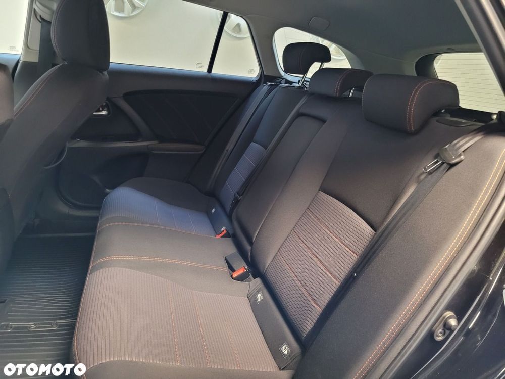 Toyota Avensis 1.8 Premium MS - 12
