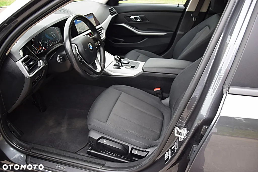 BMW Seria 3 318d M Sport - 12