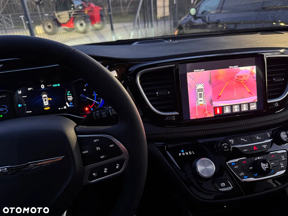 Chrysler Pacifica - 28