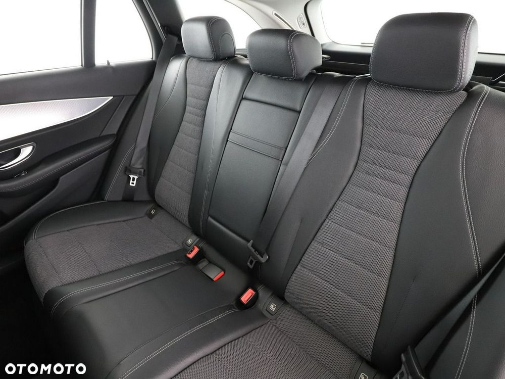 Mercedes-Benz Klasa E 220 d 4-Matic All-Terrain Avantgarde - 18