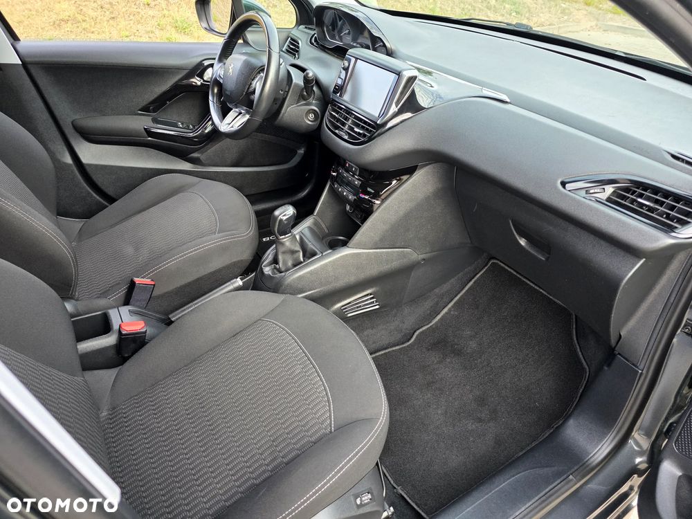 Peugeot 208 - 14