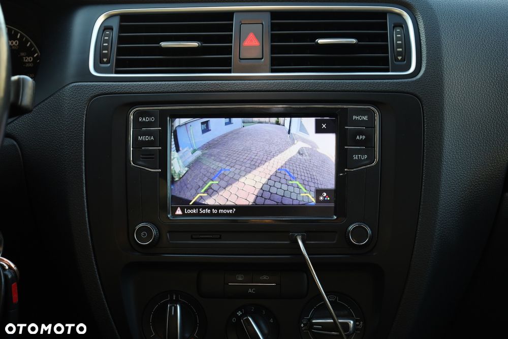 Volkswagen Jetta - 13