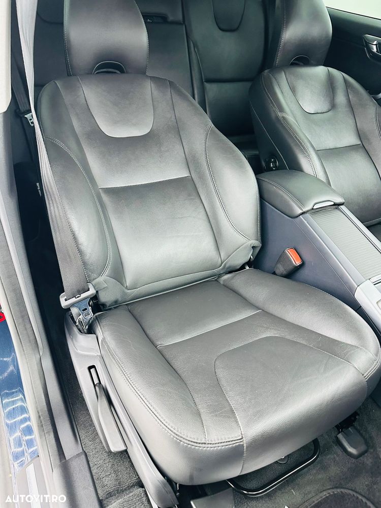 Volvo XC 60 D3 Geartronic Summum - 25