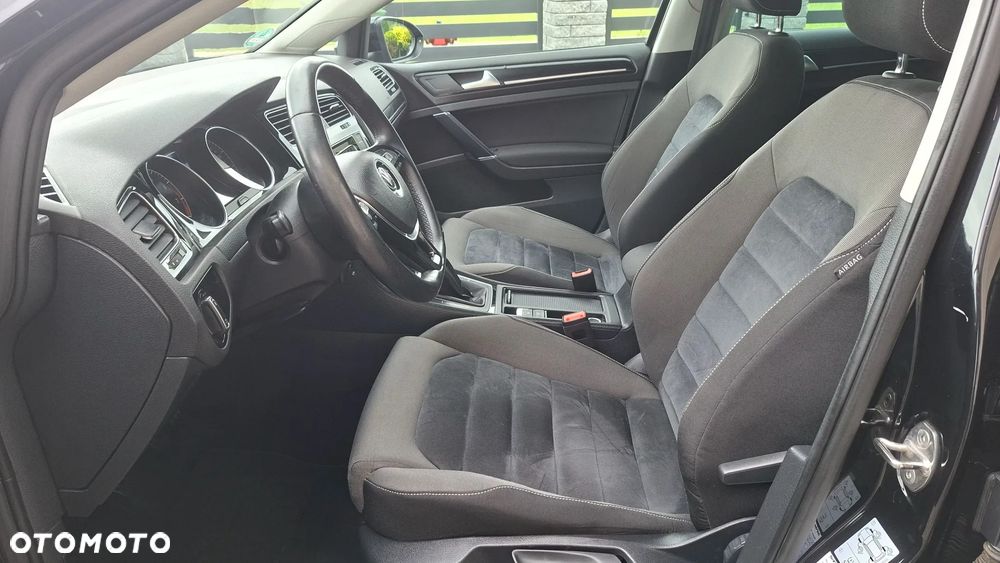 Volkswagen Golf - 8