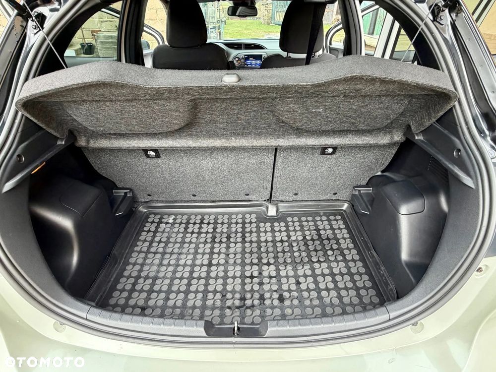 Toyota Yaris Hybrid 100 Selection Passion - 5