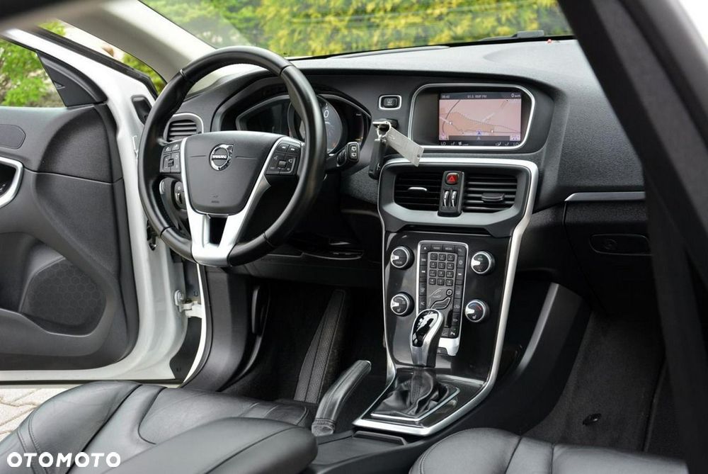 Volvo V40 T3 Geartronic Summum - 18