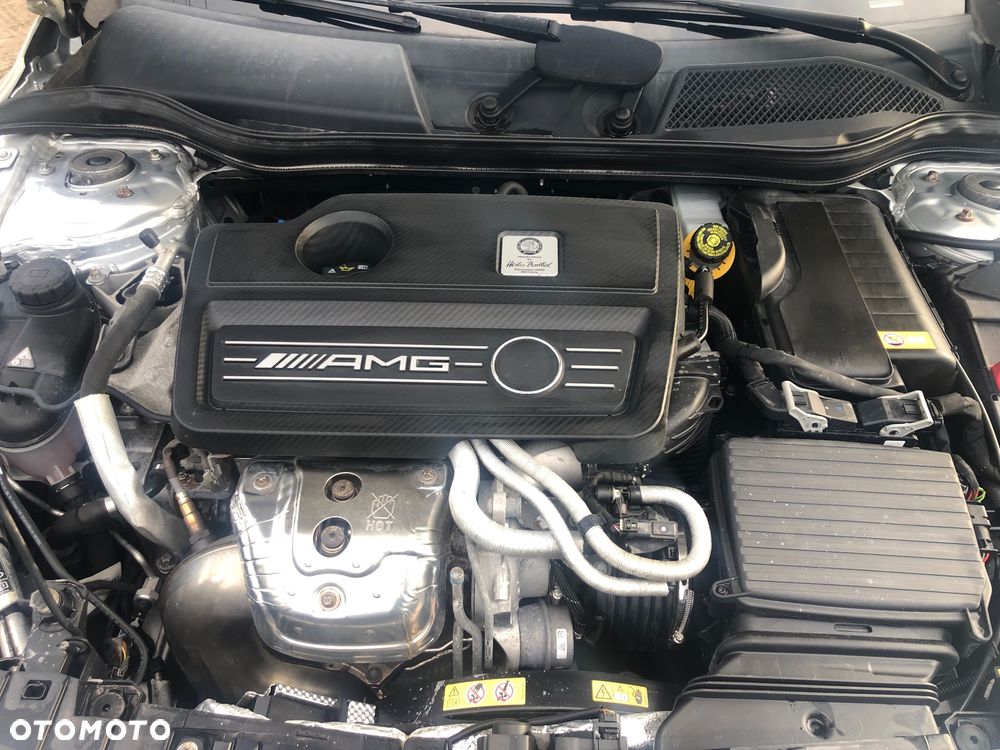 Mercedes-Benz GLA 45 AMG 4Matic 7G-DCT - 25
