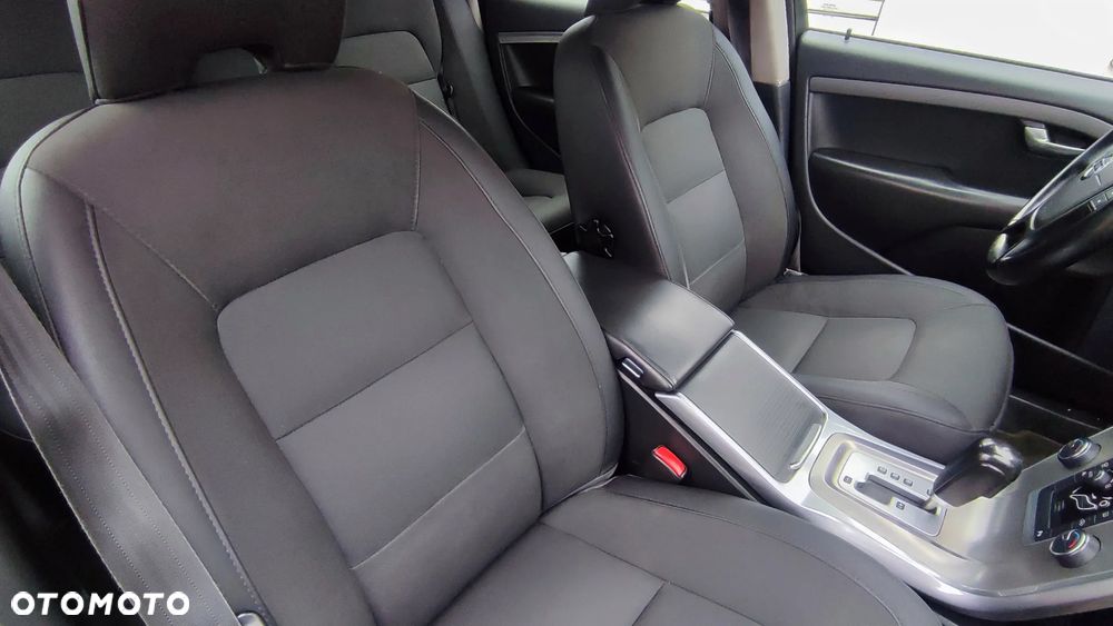 Volvo V70 D5 AWD Kinetic - 26