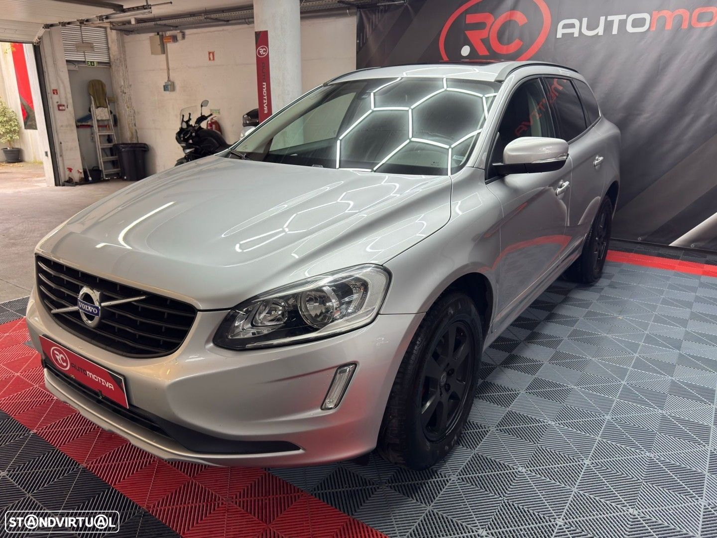 Volvo XC 60 2.0 D3 Momentum Geartronic - 3