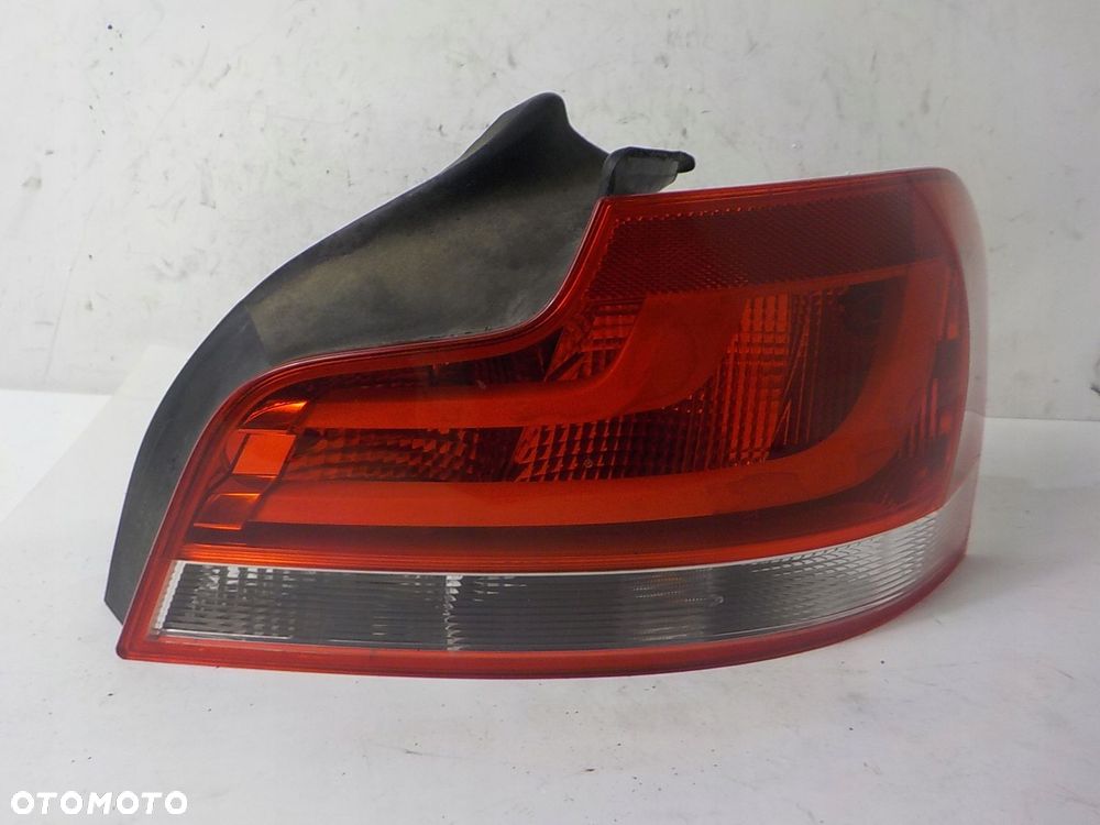 BMW 1 E82 E88 LIFT LAMPA PRAWA TYŁ TYLNA - 1