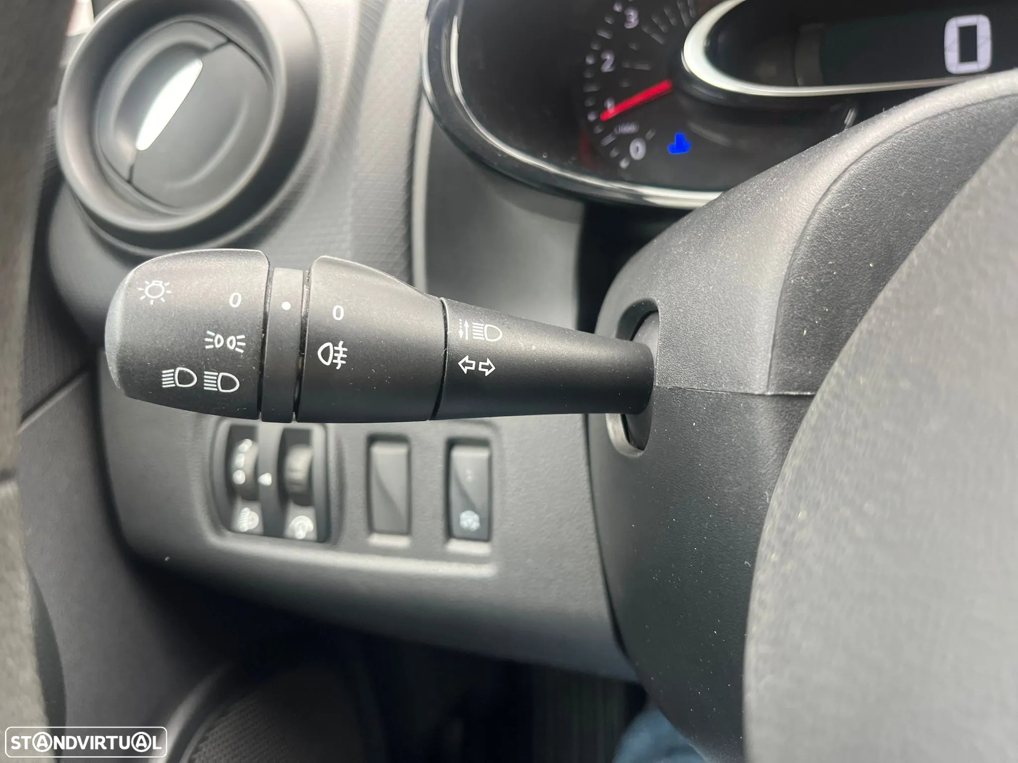 Renault CLIO 1.5 dCI 75cv - ZEN - AC - IVA DEDUTÍVEL - 26